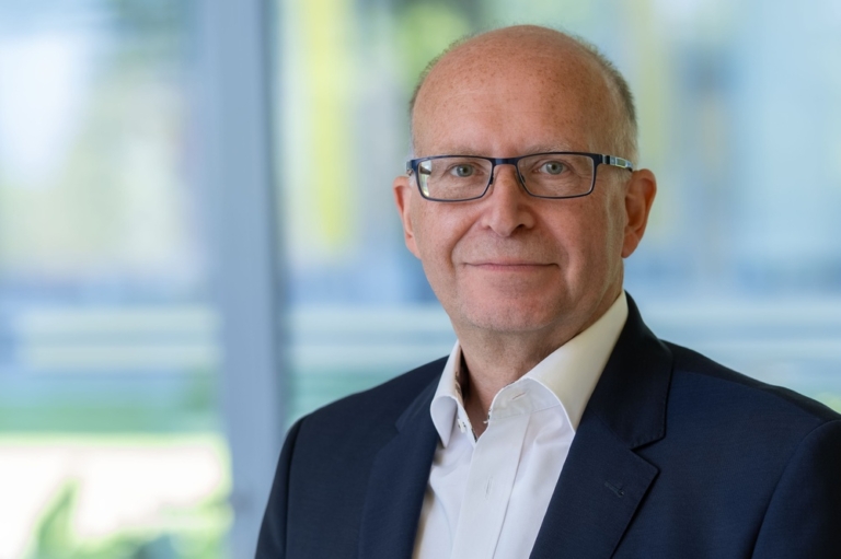 CELEST member Prof. Jürgen Janek receives Heinrich Hertz Prize